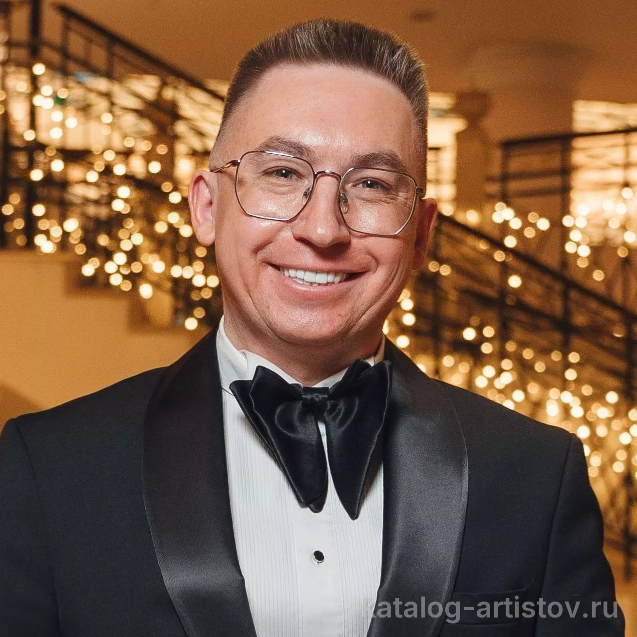 Ведущий Сергей Агафонов