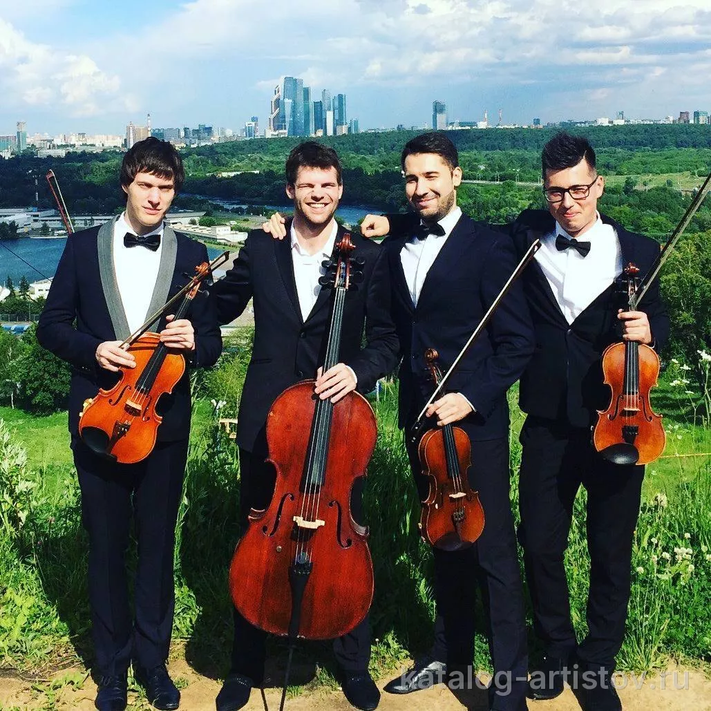 Виолончелист Владимир Калинин, скрипач