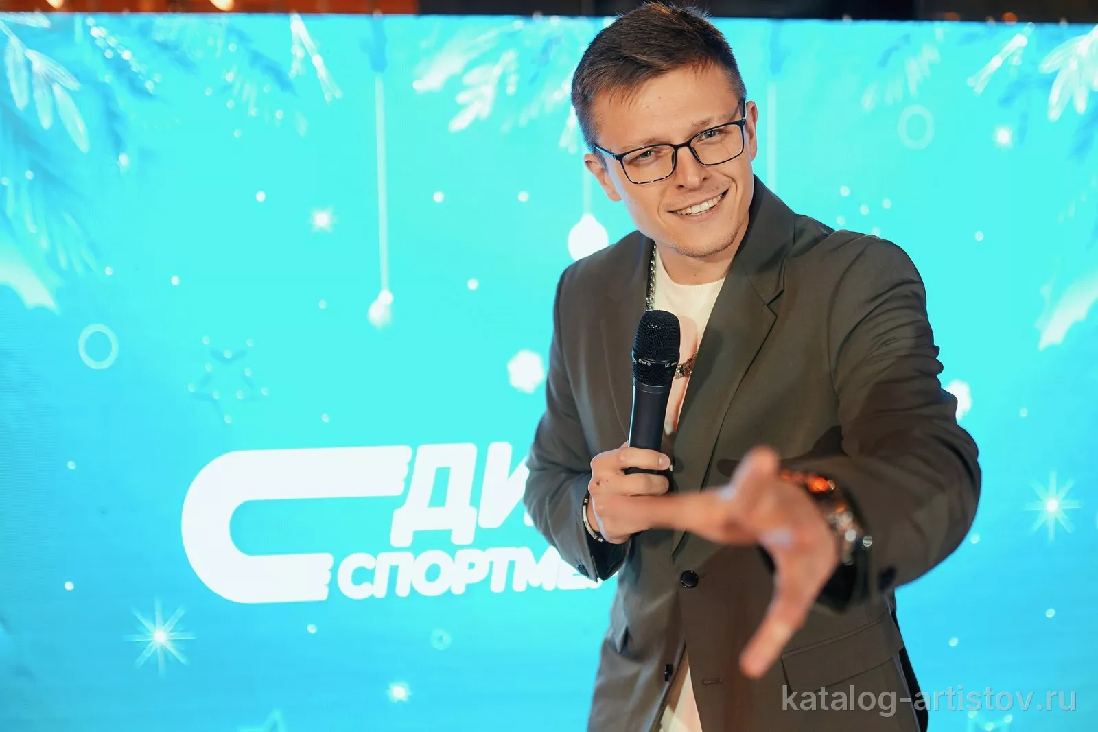 Ведущий Андрей Ижевский