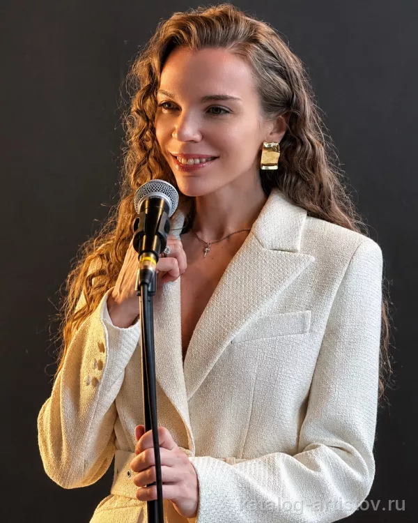 Певица Ирина Шапкова, вокалист