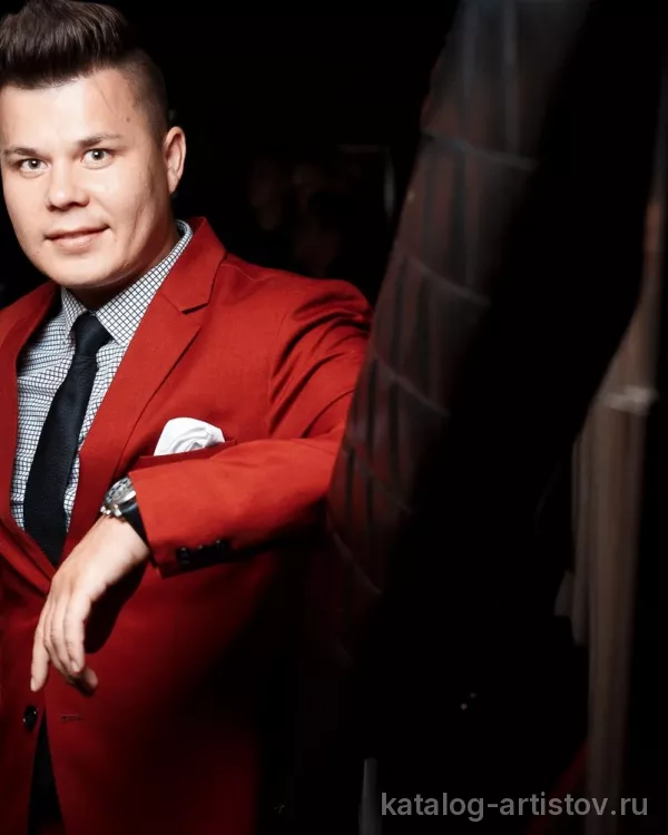 Вокалист Павел Степанов
