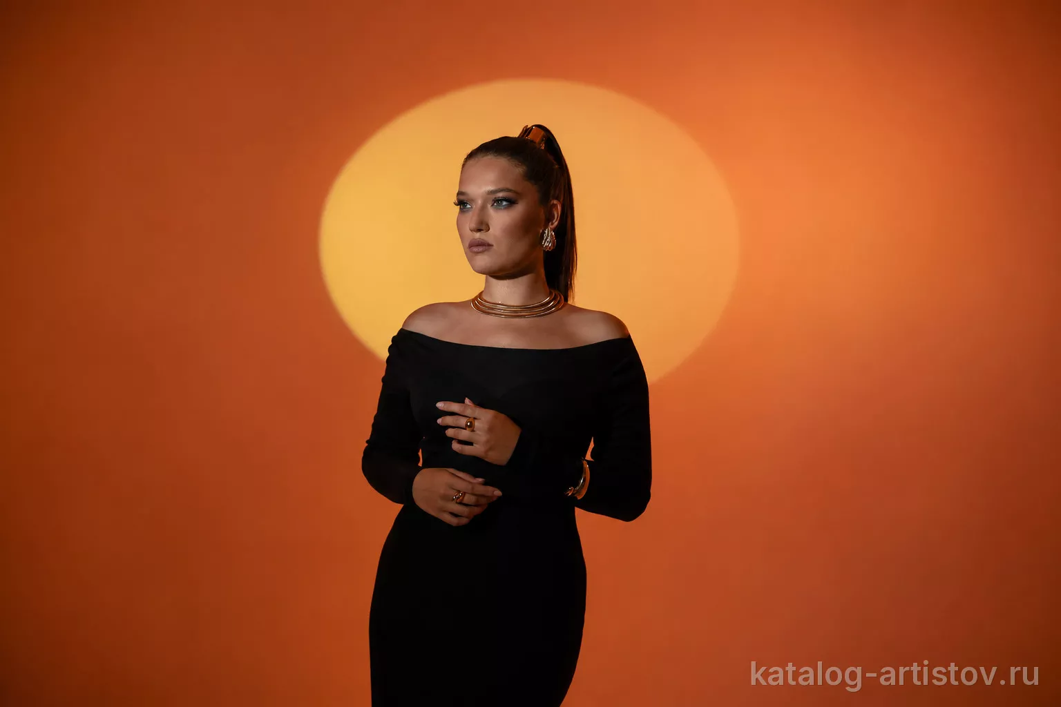 Вокалистка Ксения Попова