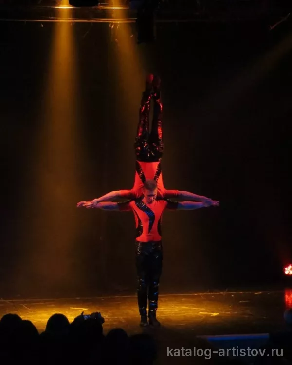Акробатическое шоу AcroArt Show, цирковой артист