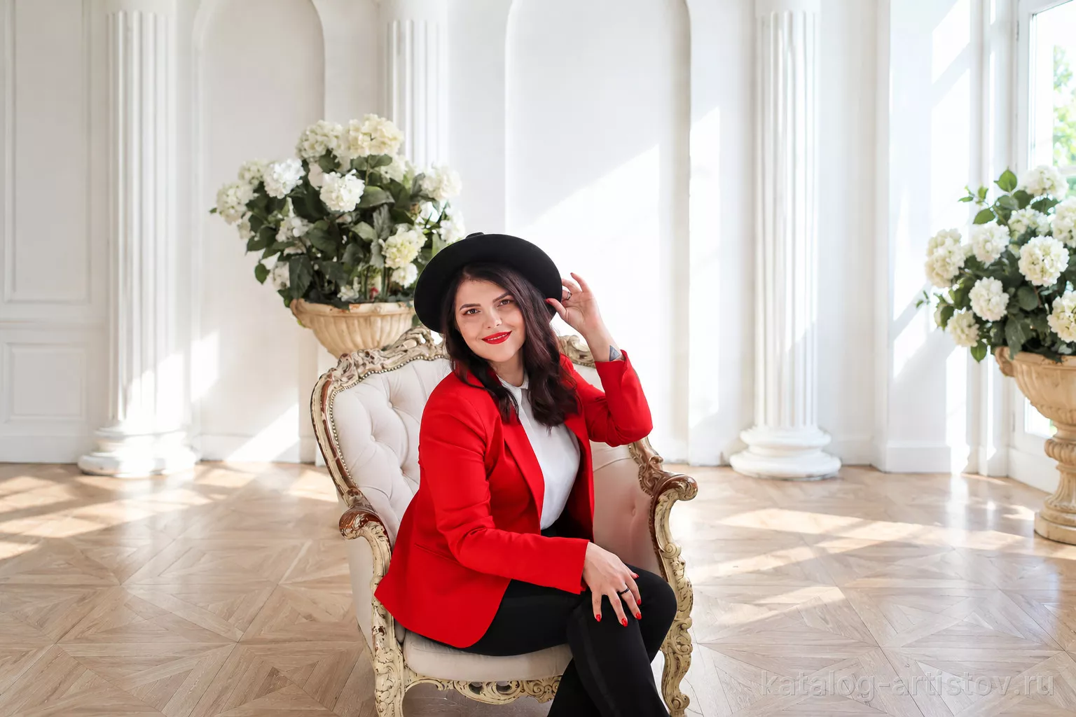 Ведущая Валерия Тихомирова, ведущий