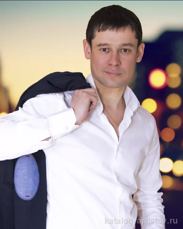 Вокалист Александр Закшевский