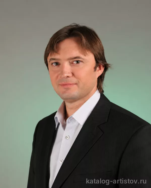 Вокалист Константин Симонов