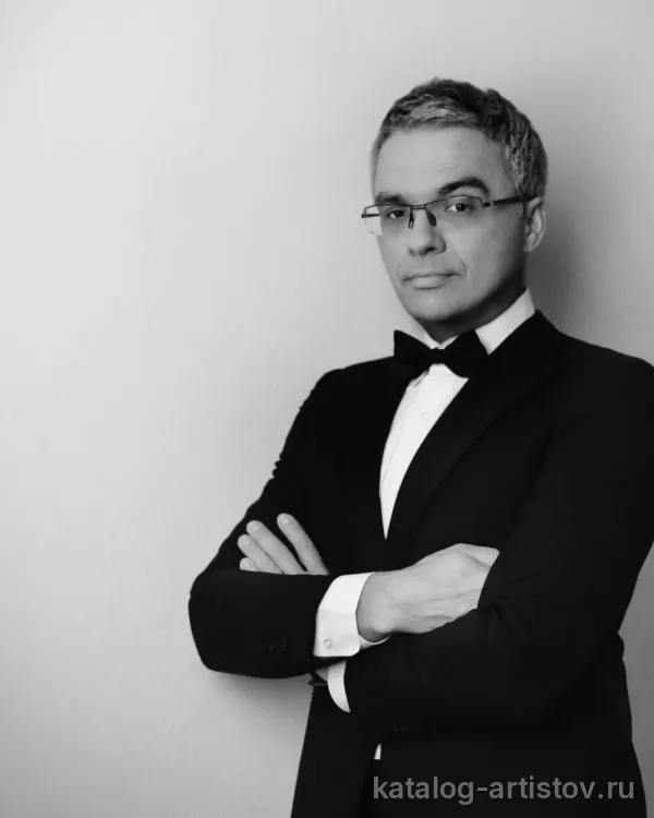 Ведущий Роман Будников