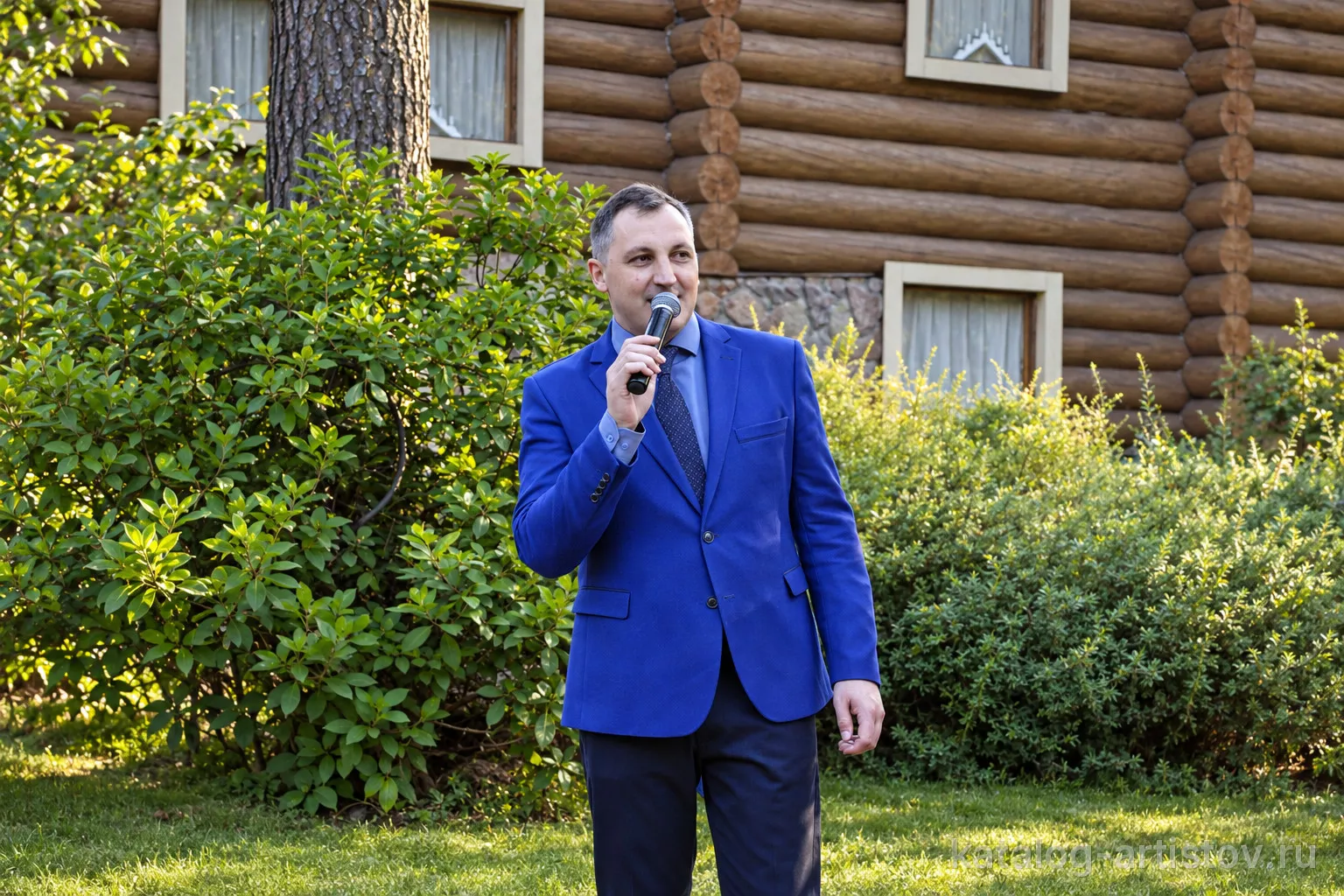Ведущий Александр Голубков