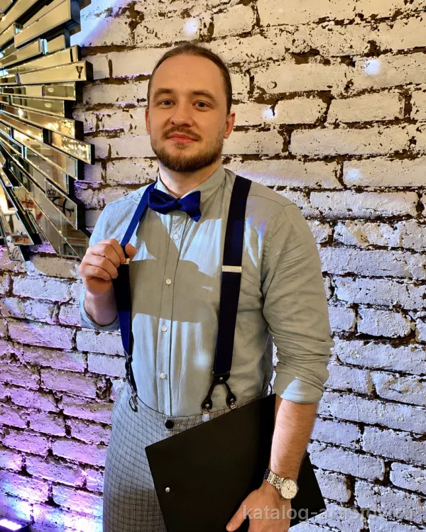 Ведущий Денис Науменко