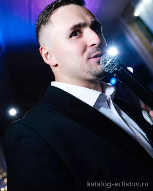 Ведущий Сергей Веслополов