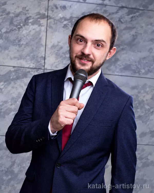 Ведущий Александр Моисеев