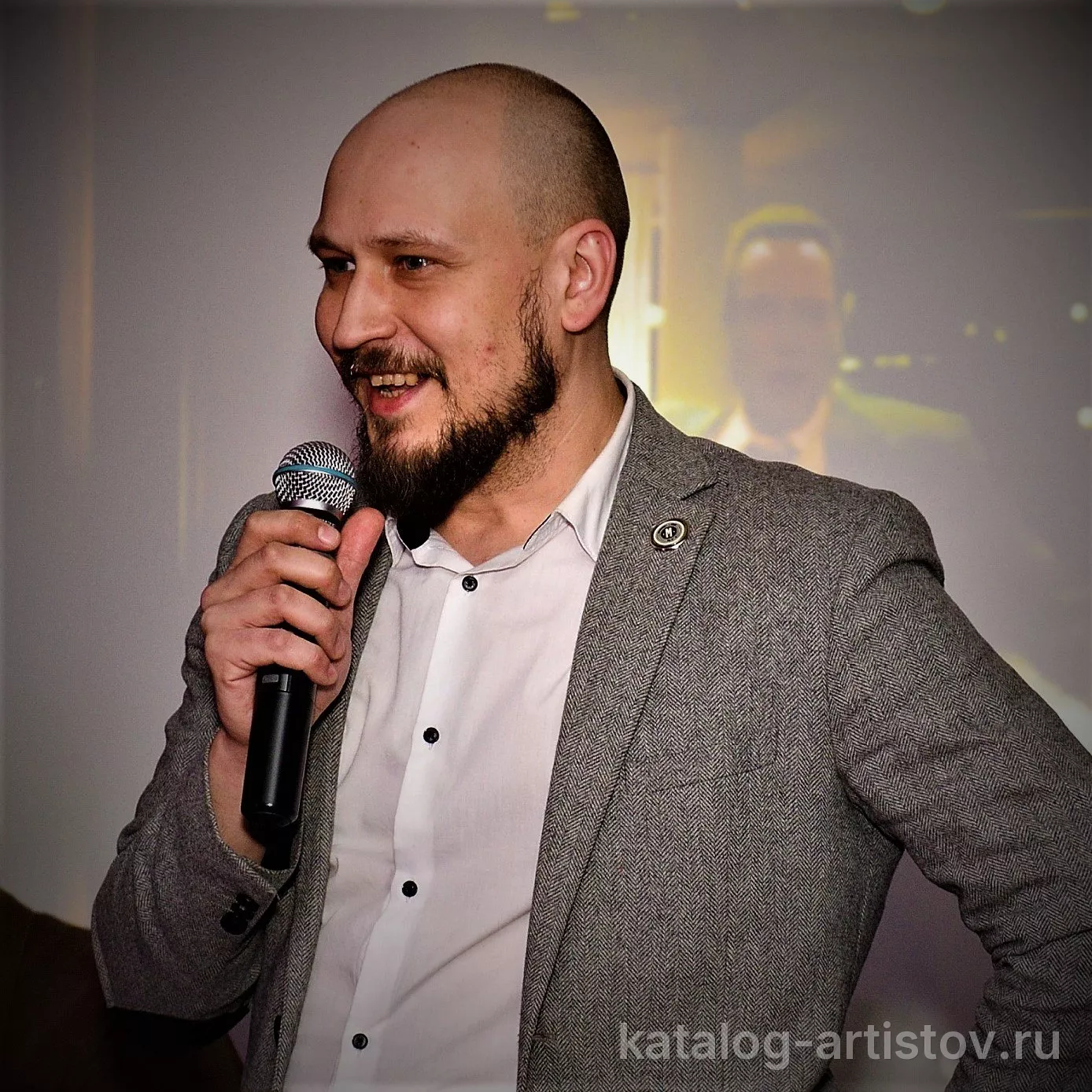 Ведущий Дима Васильев