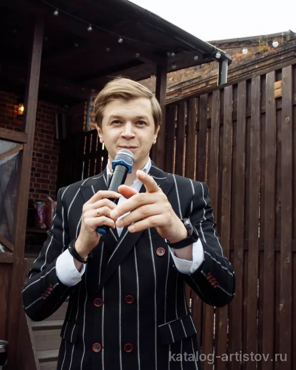 Ведущий Евгений Цветков