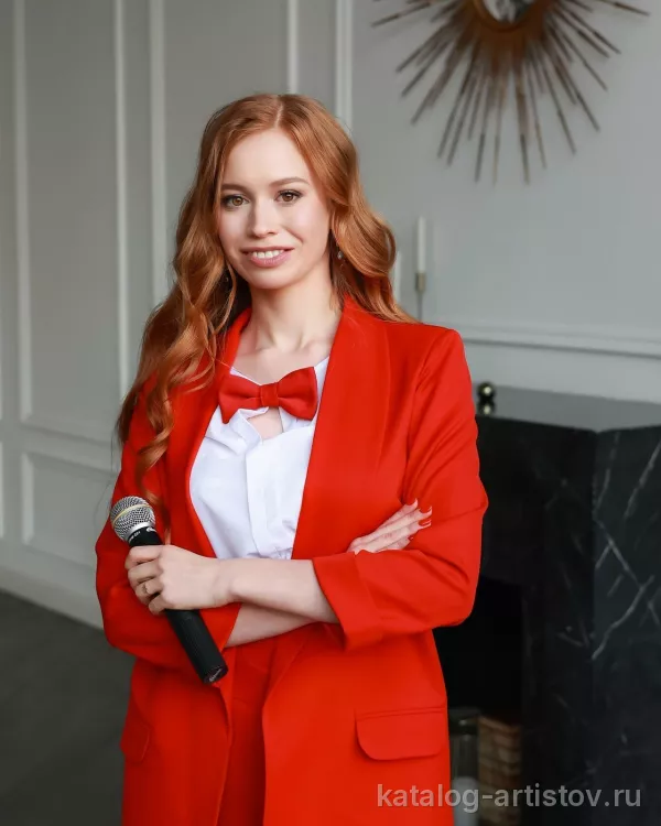 Ведущая Надежда Михалева, ведущий