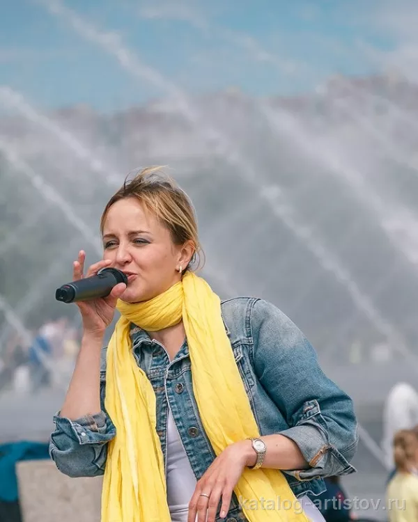 Вокалистка Анна Некрасова