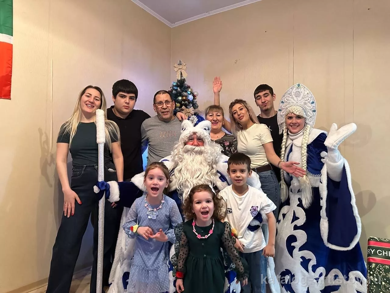 Дед Мороз и Снегурочка в синих костюмах (Сургут)