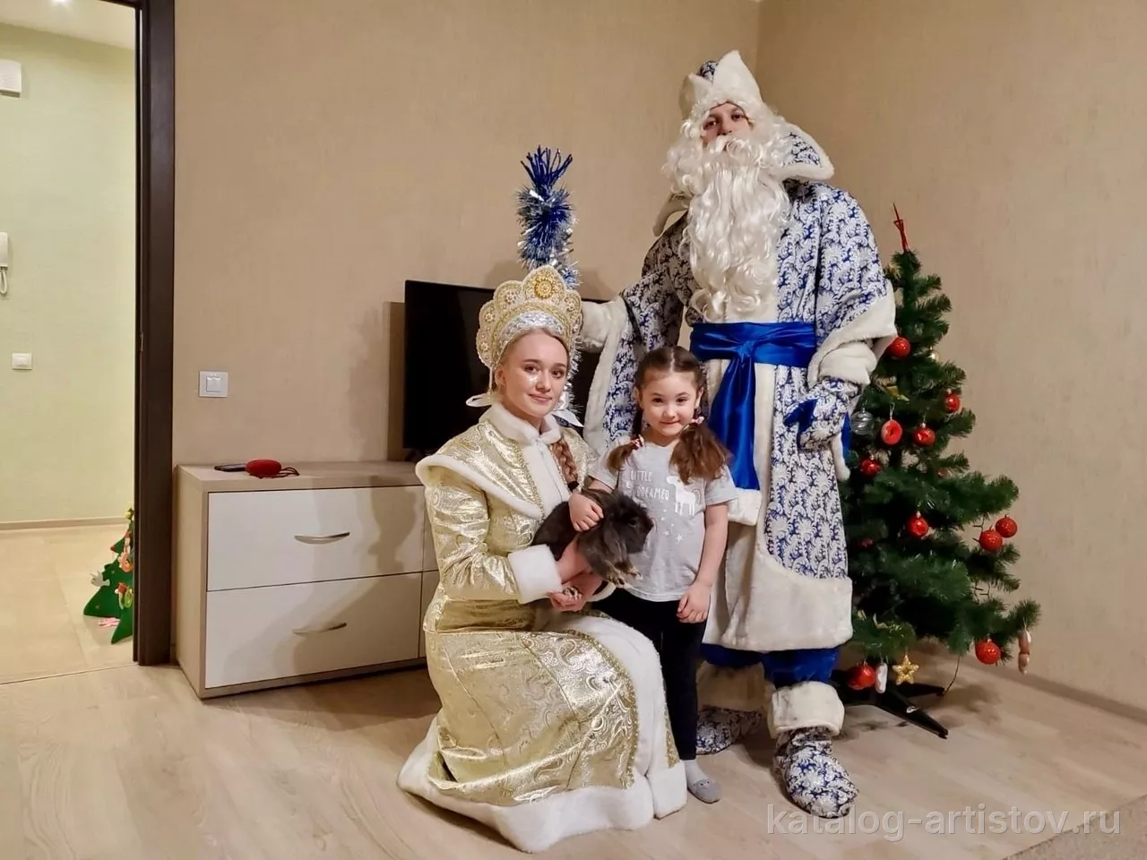 Шушарский Дед Мороз и Снегурочка