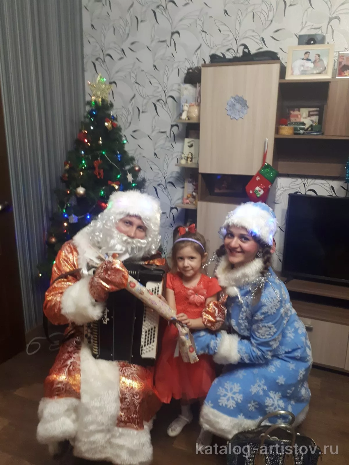 Дед Мороз с баяном и Снегурочка, Магнитогорск — фото 5