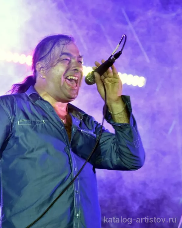 Вокалист Александр Басанов