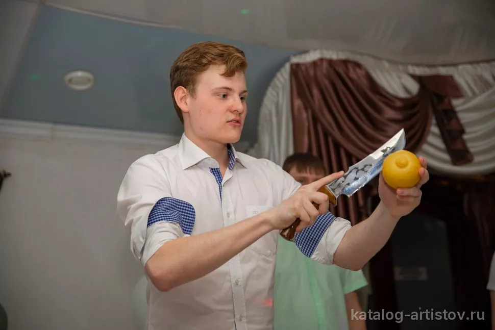 Иллюзионист Евгений Паульзен, фокусник