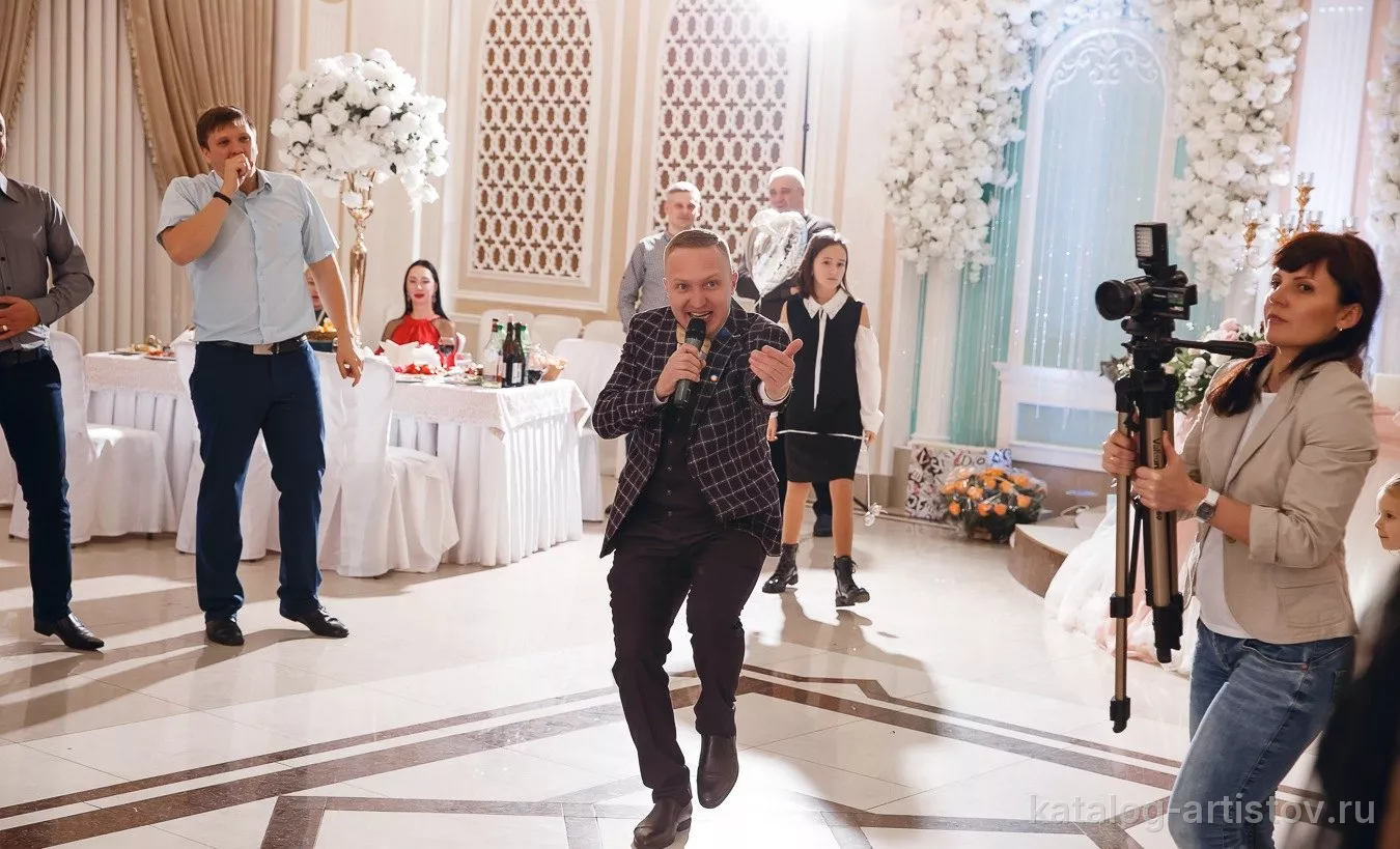 Ведущий Ян Белов