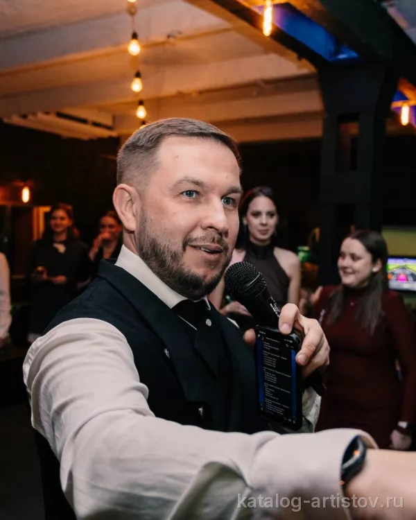 Ведущий Дмитрий Цветков