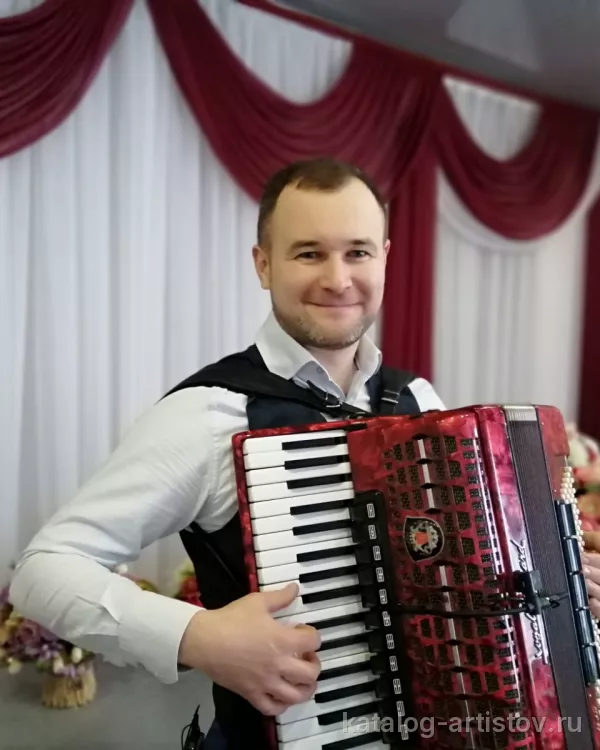 Ведущий Алексей Сечин
