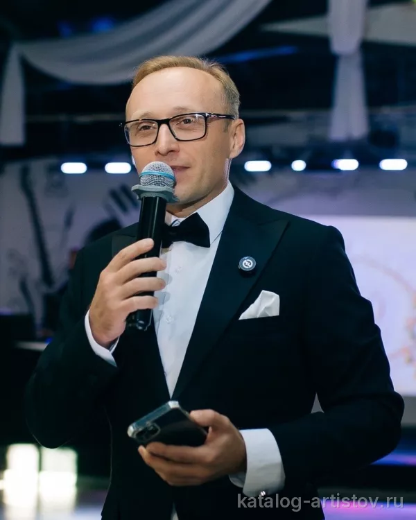 Ведущий Роман Седов