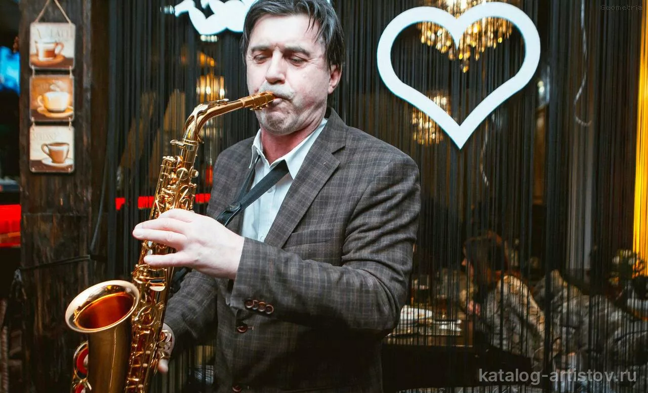 Саксофонист Александр Морев