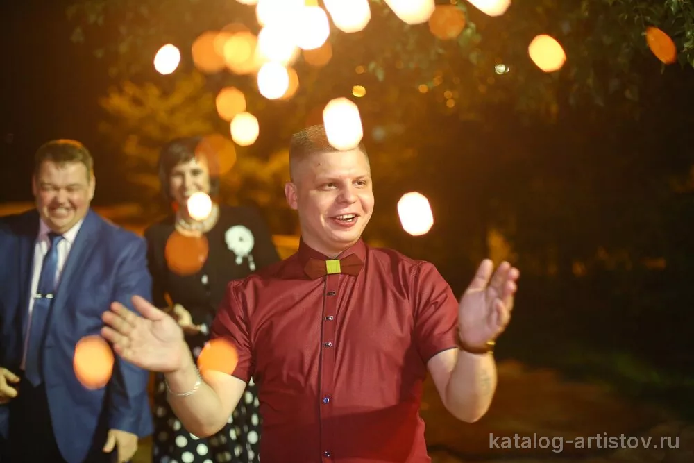Ведущий Александр Аганин
