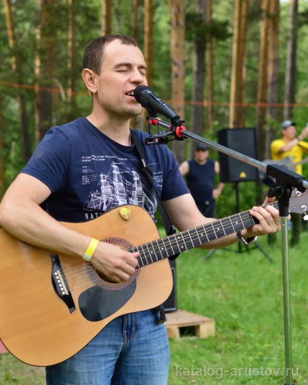 Певец Константин Киушов, вокалист