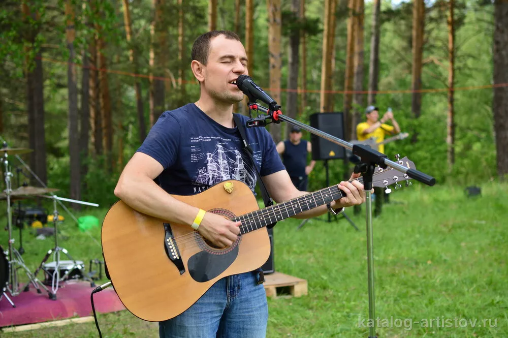 Певец Константин Киушов, вокалист