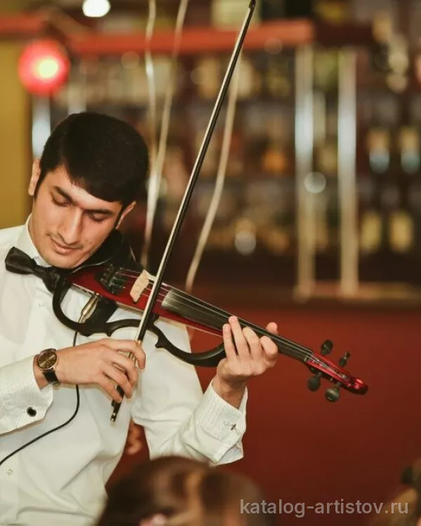 Скрипач Ишхан Аджоян