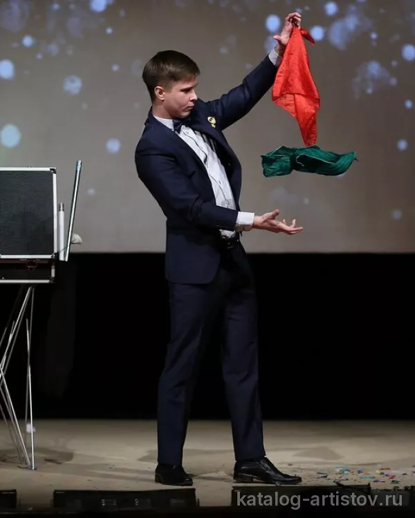Фокусник Артём Горшков