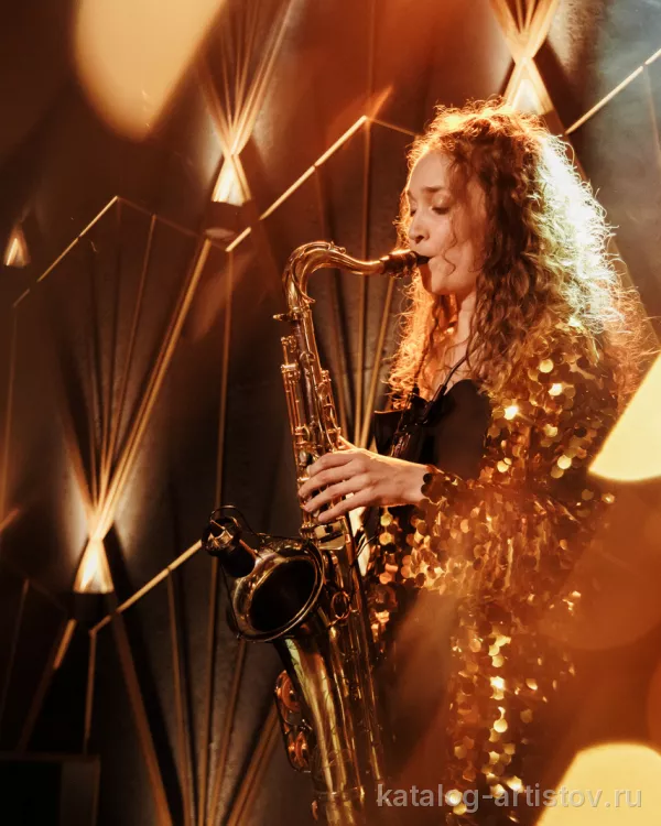 Саксофонистка Людмила Lala Sax