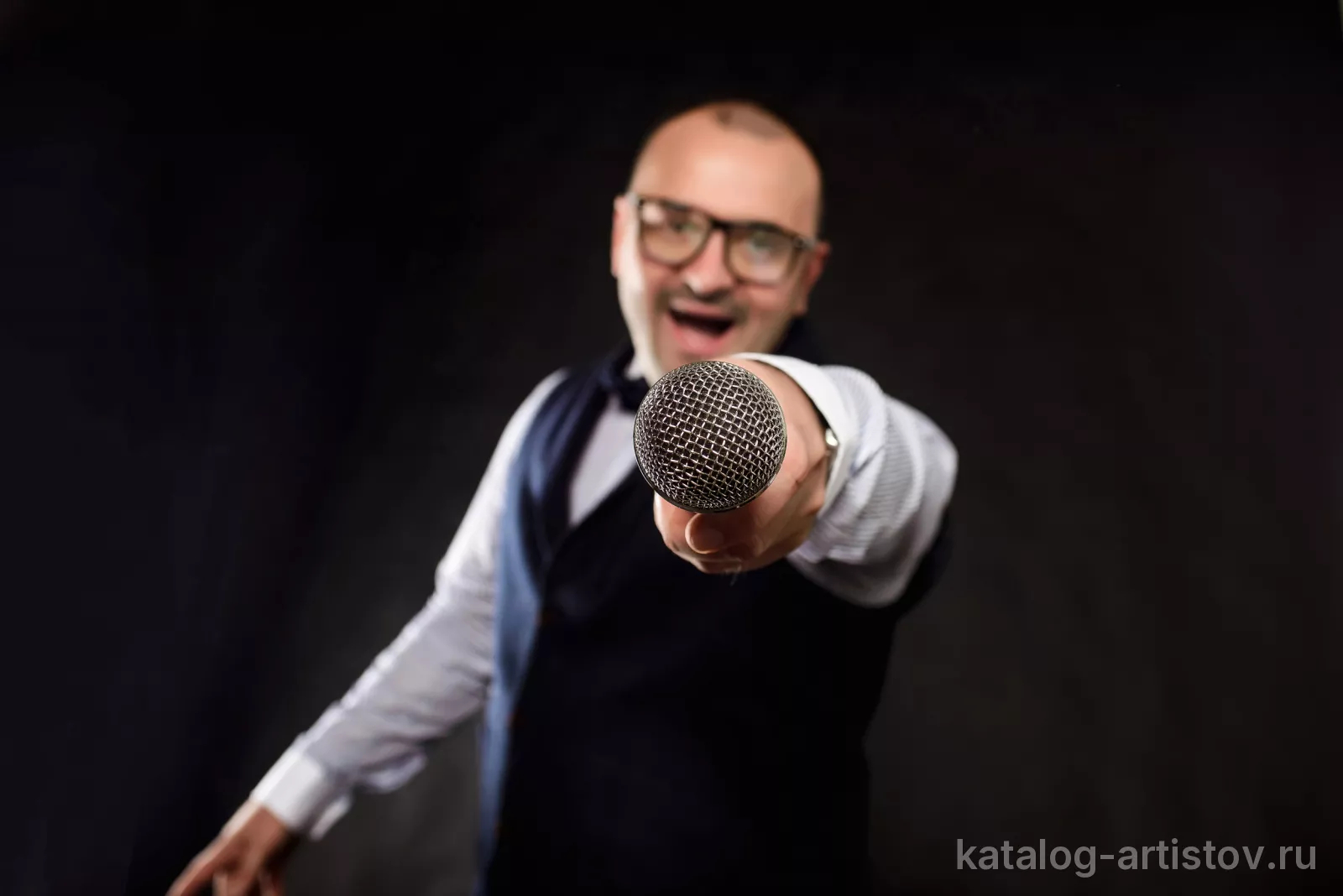 Ведущий Максим Светлый