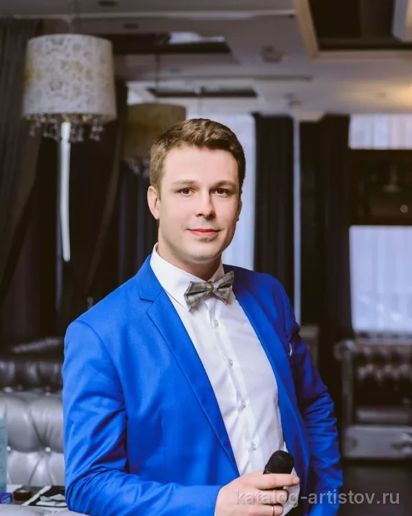 Ведущий Евгений Мастеров