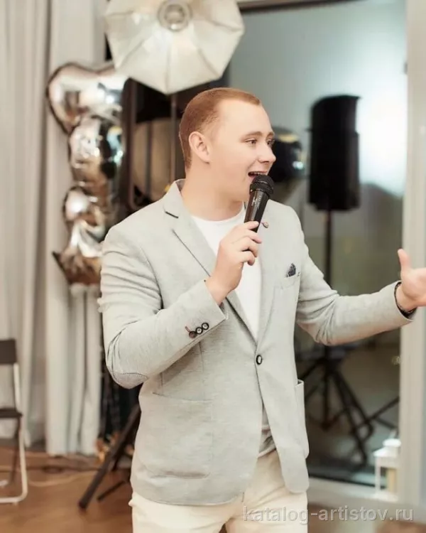 Ведущий Алексей Заздравнов