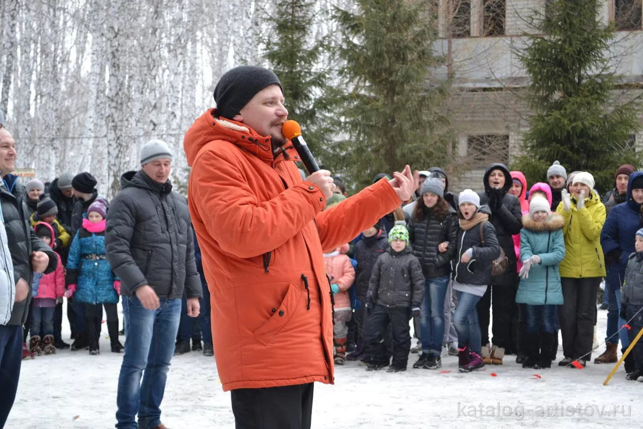 Ведущий Петр Корнилов