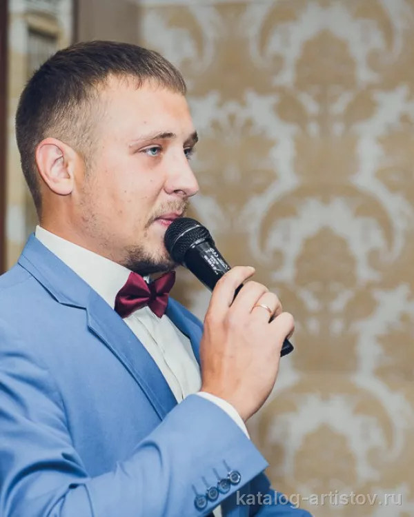 Ведущий Александр Мироненко