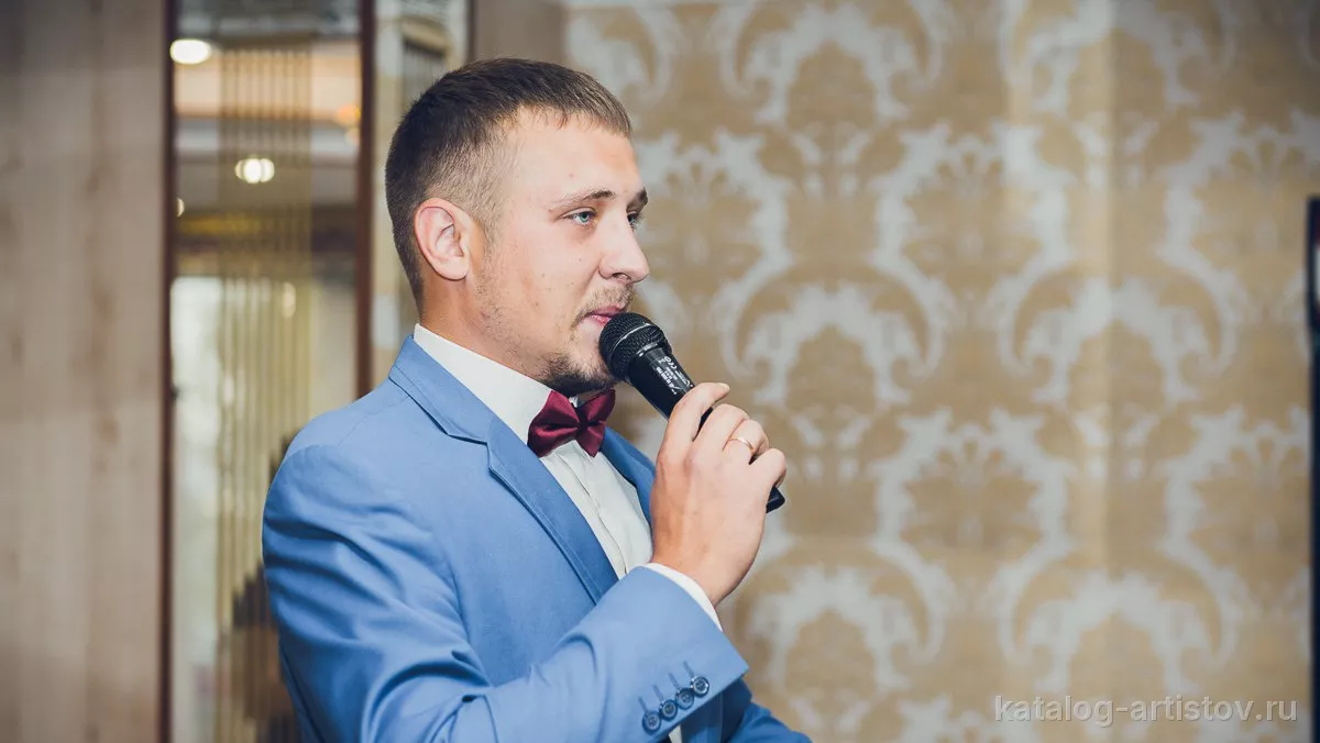 Ведущий Александр Мироненко