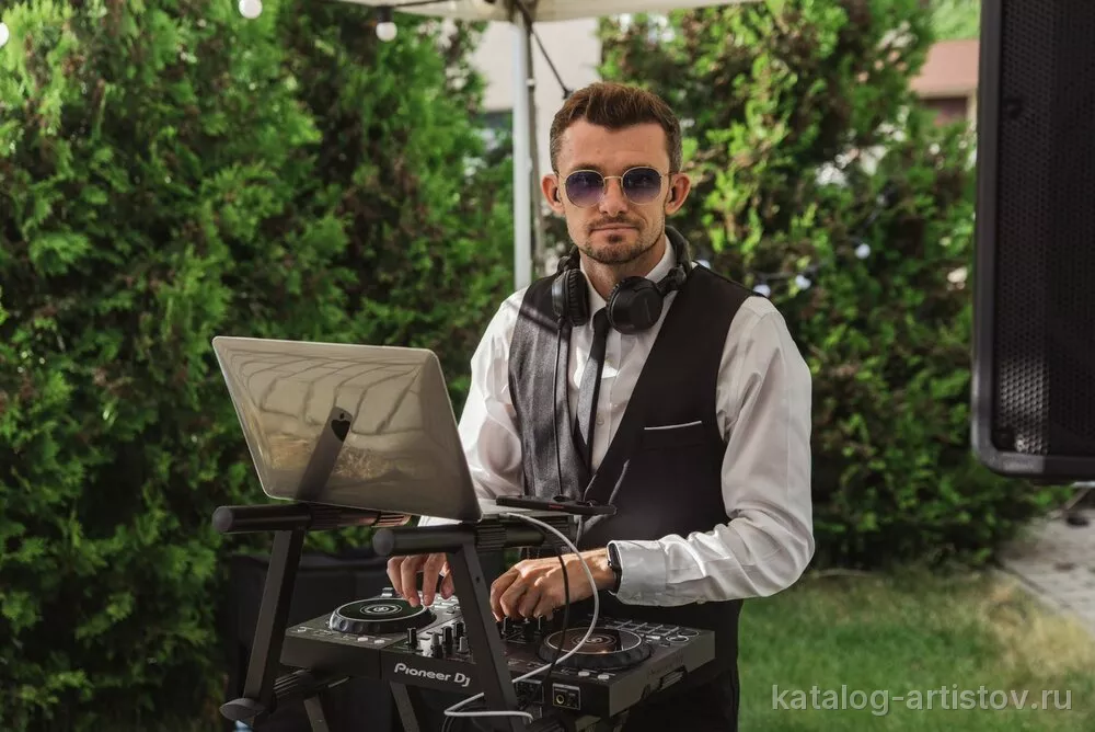 Диджей Денис Куртяну