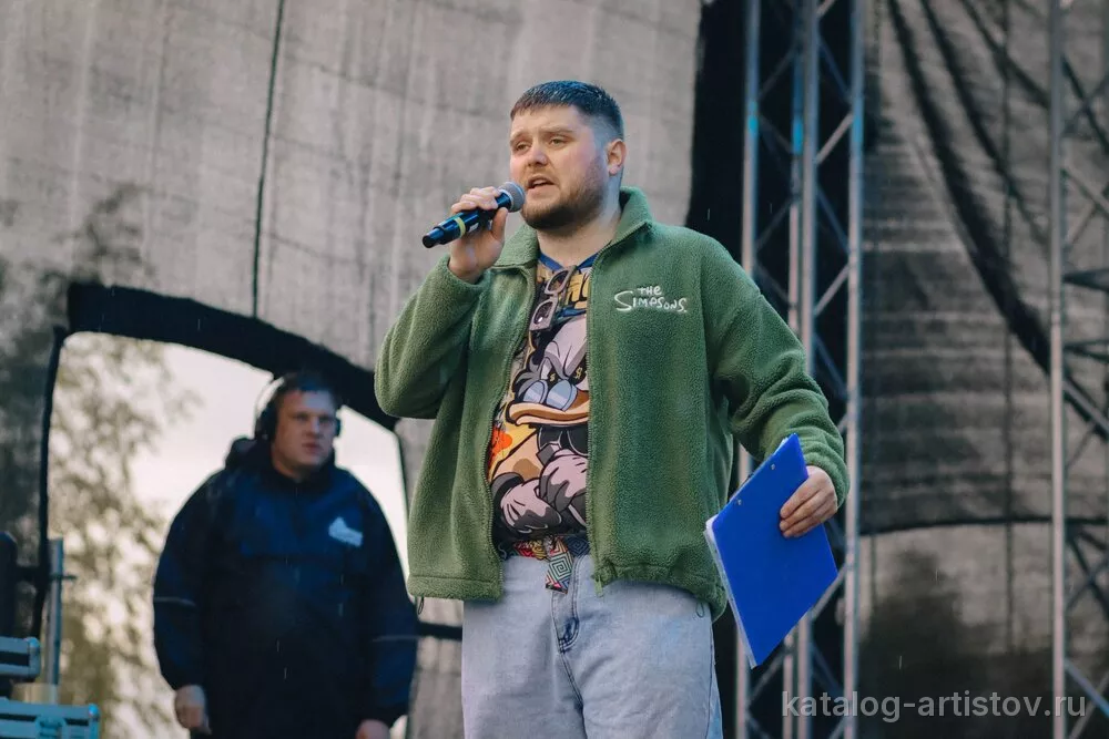 Шоу-трио «Тим-Трио», ведущий
