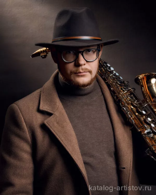Саксофонист Сергей Маров