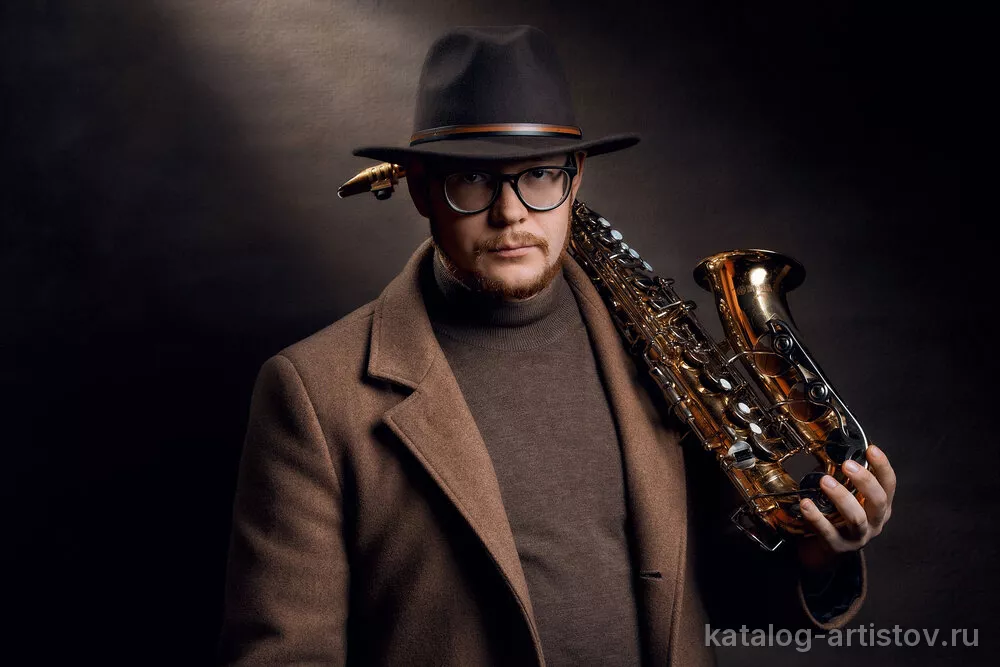 Саксофонист Сергей Маров