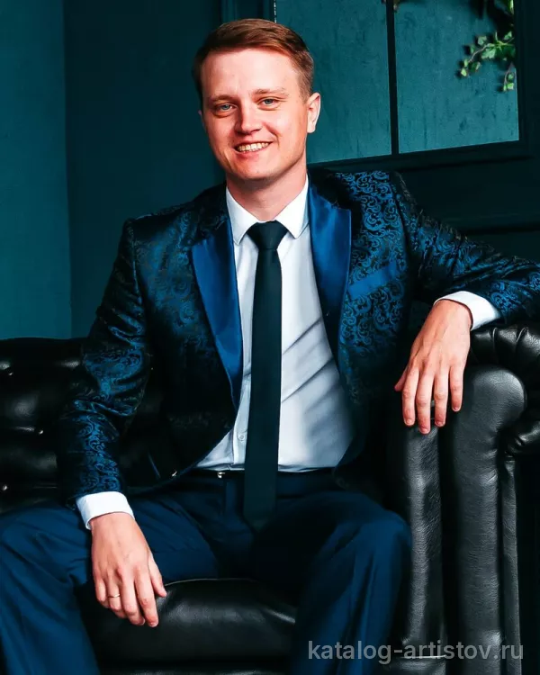 Ведущий Евгений Селезнев
