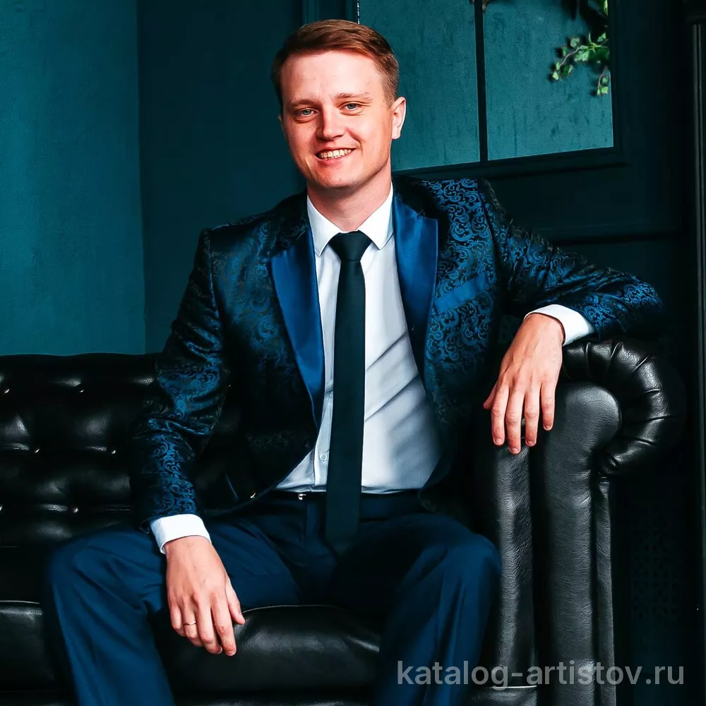 Ведущий Евгений Селезнев